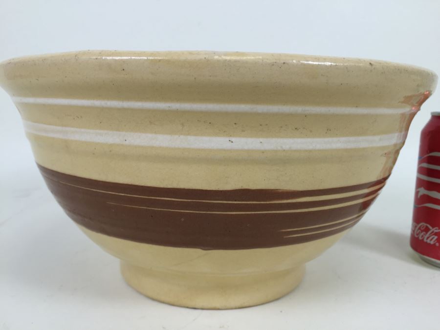 Large Vintage Bowl [Photo 2]