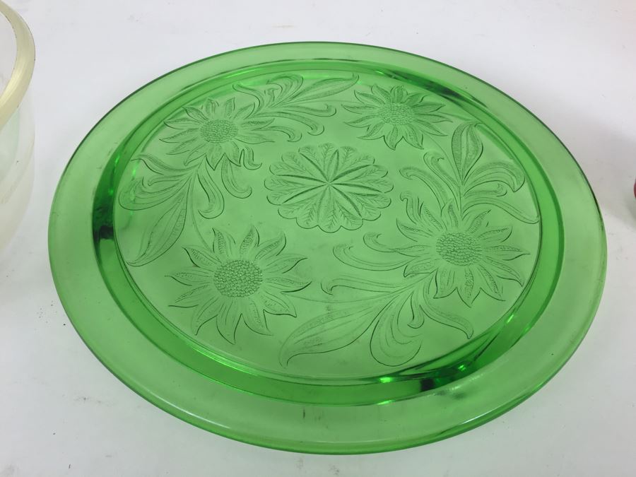 Vintage Green Glass Trivet And Clear Glass Bowl [Photo 2]
