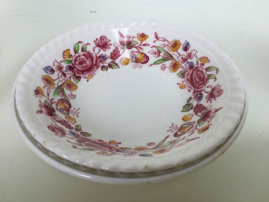 Johnson Bros England Winchester China Set [Photo 8]