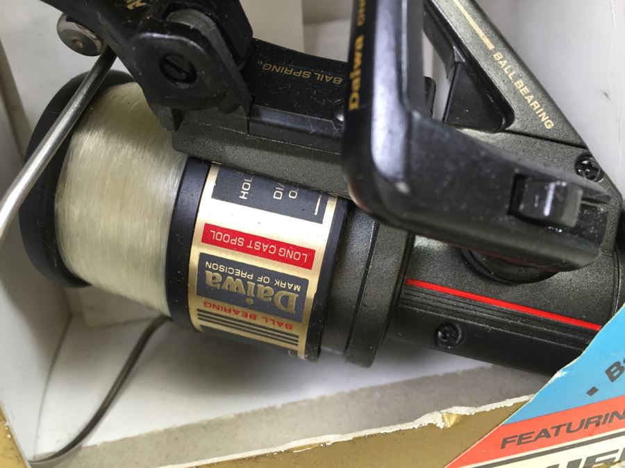Daiwa Spinning Fishing Reel With Box [Photo 4]