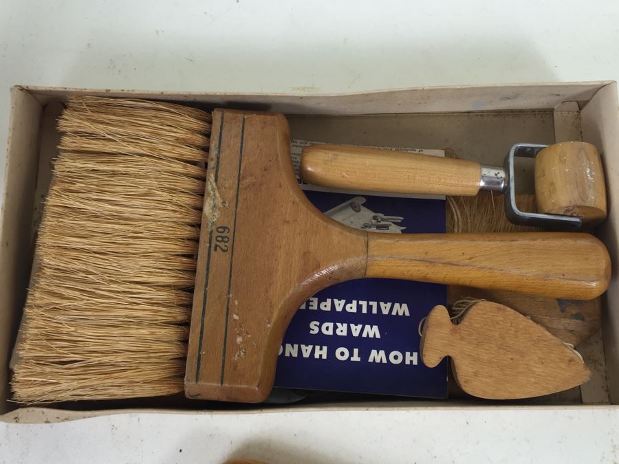 Vintage Montgomery Wards Wall Papering Kit With Brush [Photo 2]