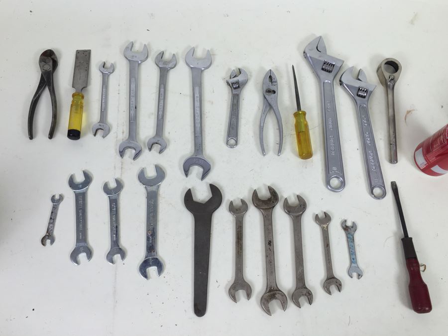 Hand Tool Lot With Craftsman Tools [Photo 1]