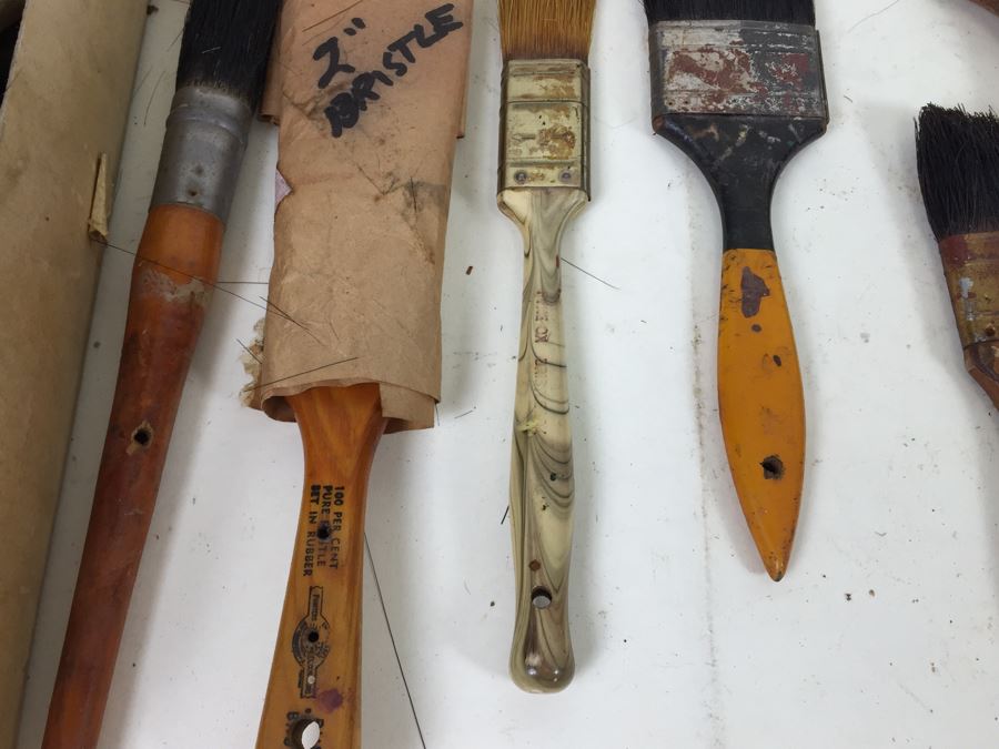 Large Lot Of Vintage Brushes [Photo 19]
