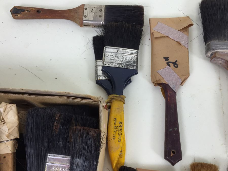 Large Lot Of Vintage Brushes [Photo 21]