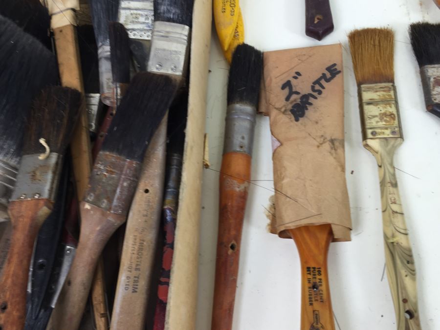 Large Lot Of Vintage Brushes [Photo 22]