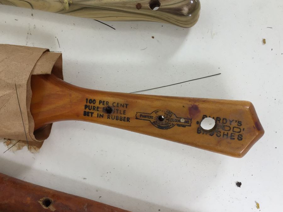 Large Lot Of Vintage Brushes [Photo 18]