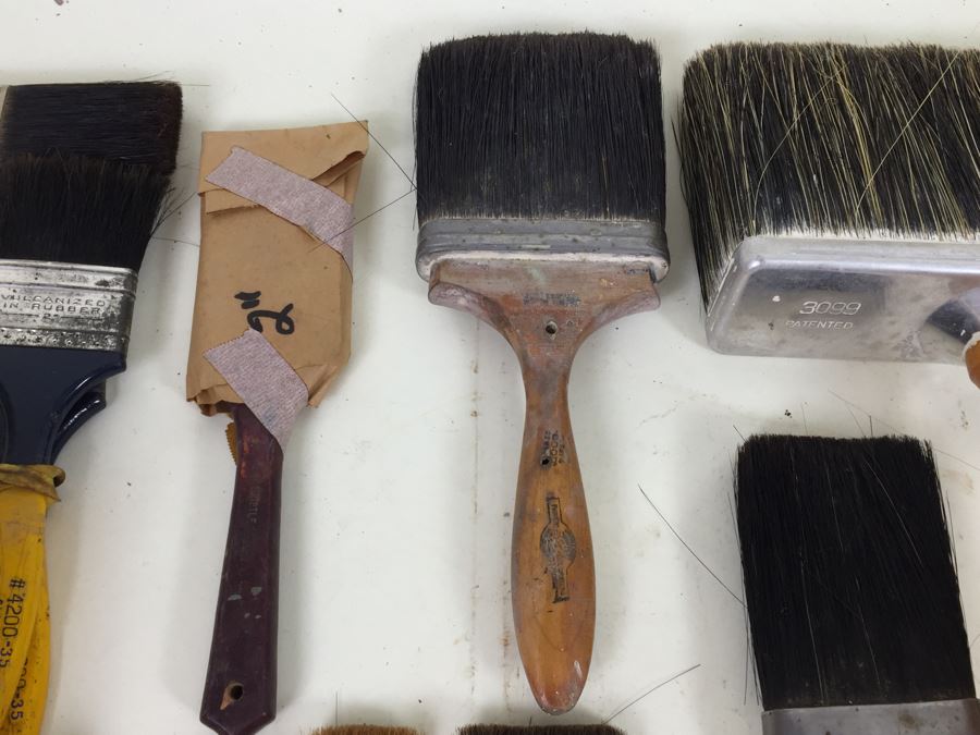 Large Lot Of Vintage Brushes [Photo 16]