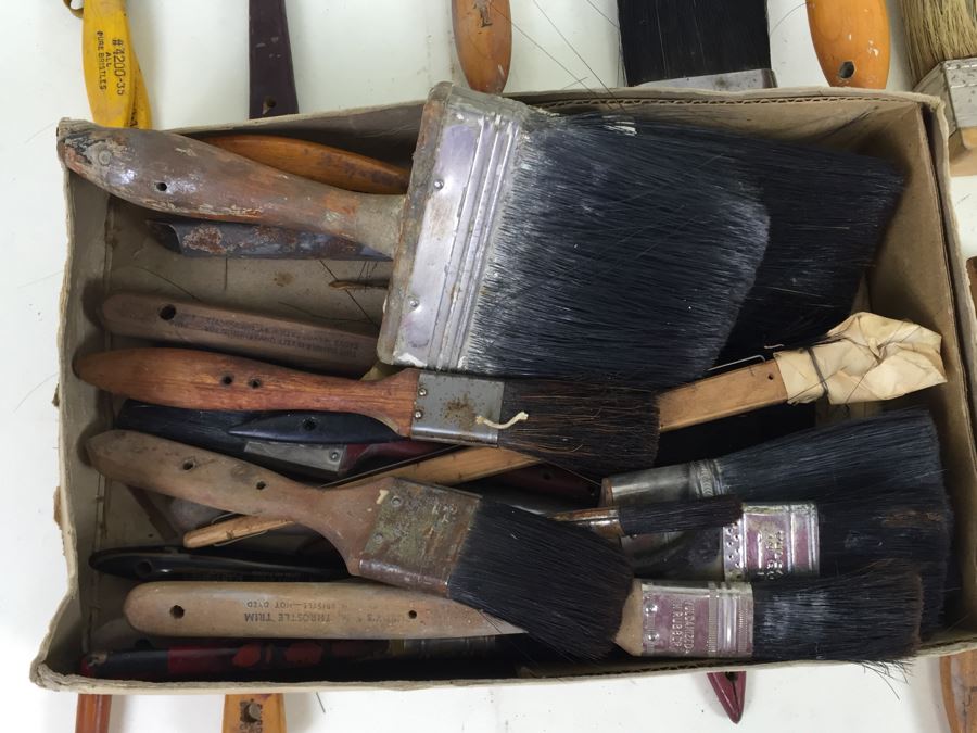 Large Lot Of Vintage Brushes [Photo 3]