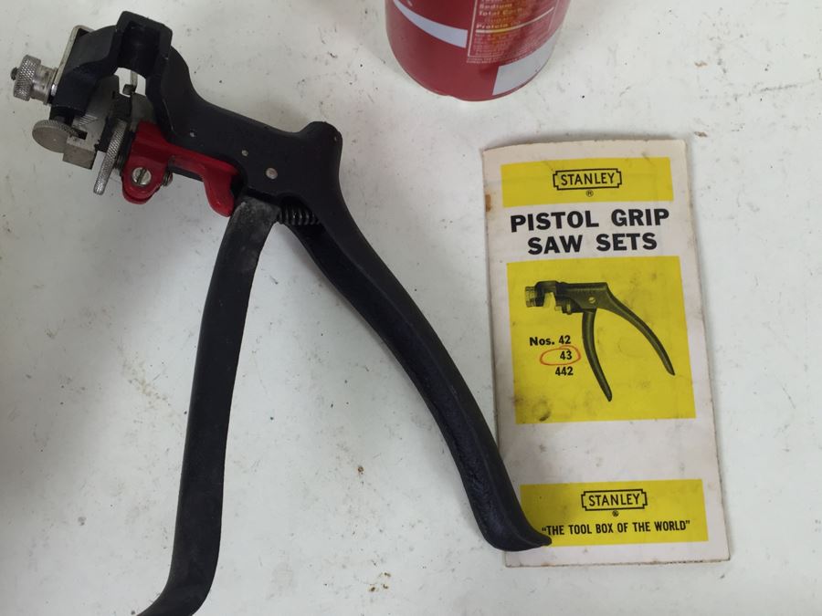 Stanley Pistol Grip Saw Set With Manual [Photo 4]