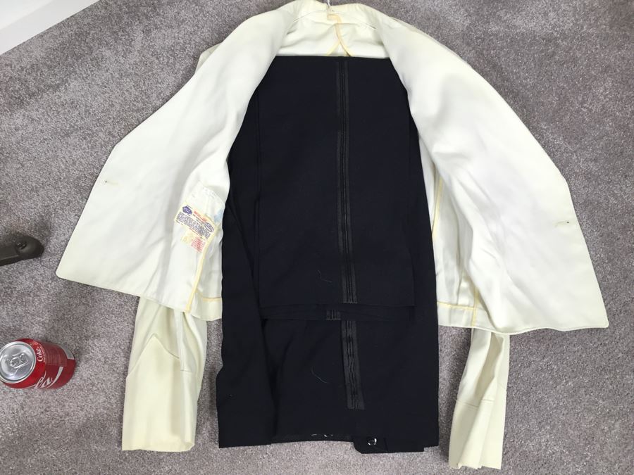 U.S.M.C. Colonel Military Uniforms And Ribbons [Photo 18]