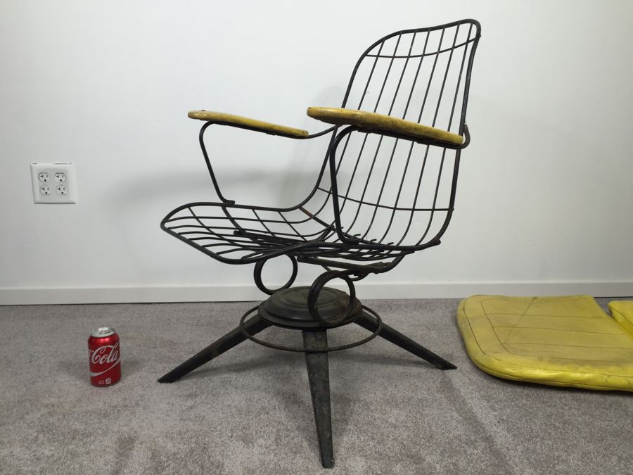 Mid-Century Modern Homecrest Furniture Metal Wire Swivel Rocker Armchair Bottemiller With Banana Yellow Cushions [Photo 3]