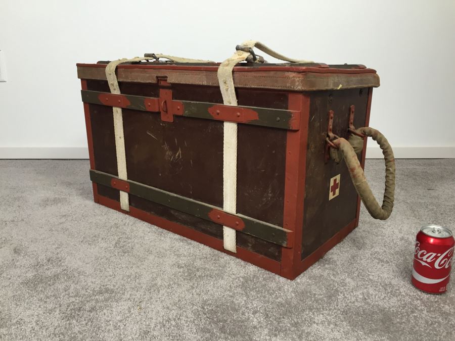 Historical World War II Military Medical Trunk With Japanese Writing Filled With Medical Supplies And Accessories Including Japanese Drugs [Photo 4]