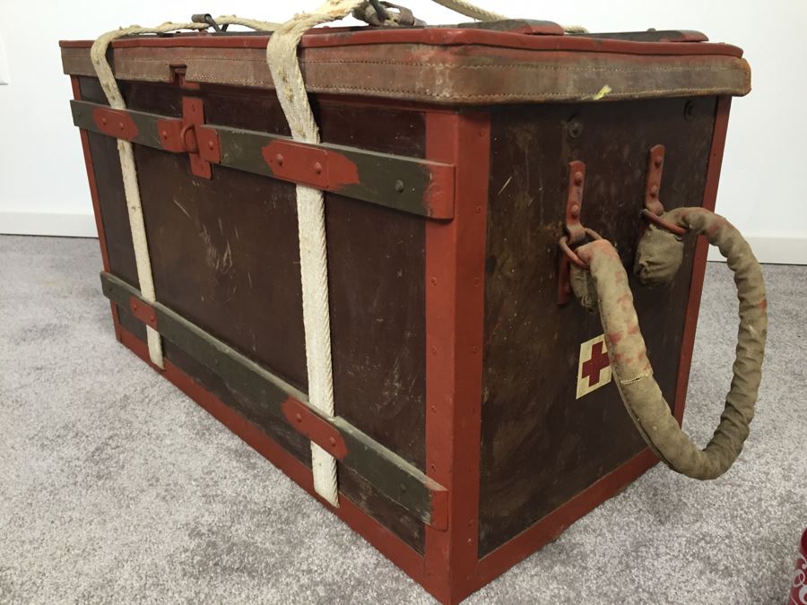 Historical World War II Military Medical Trunk With Japanese Writing Filled With Medical Supplies And Accessories Including Japanese Drugs [Photo 5]