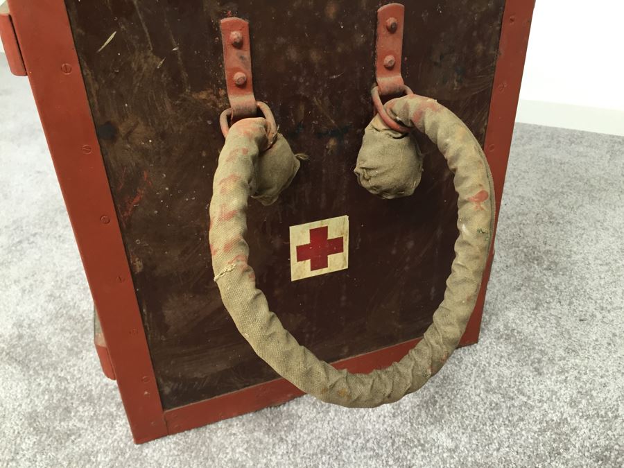 Historical World War II Military Medical Trunk With Japanese Writing Filled With Medical Supplies And Accessories Including Japanese Drugs [Photo 8]