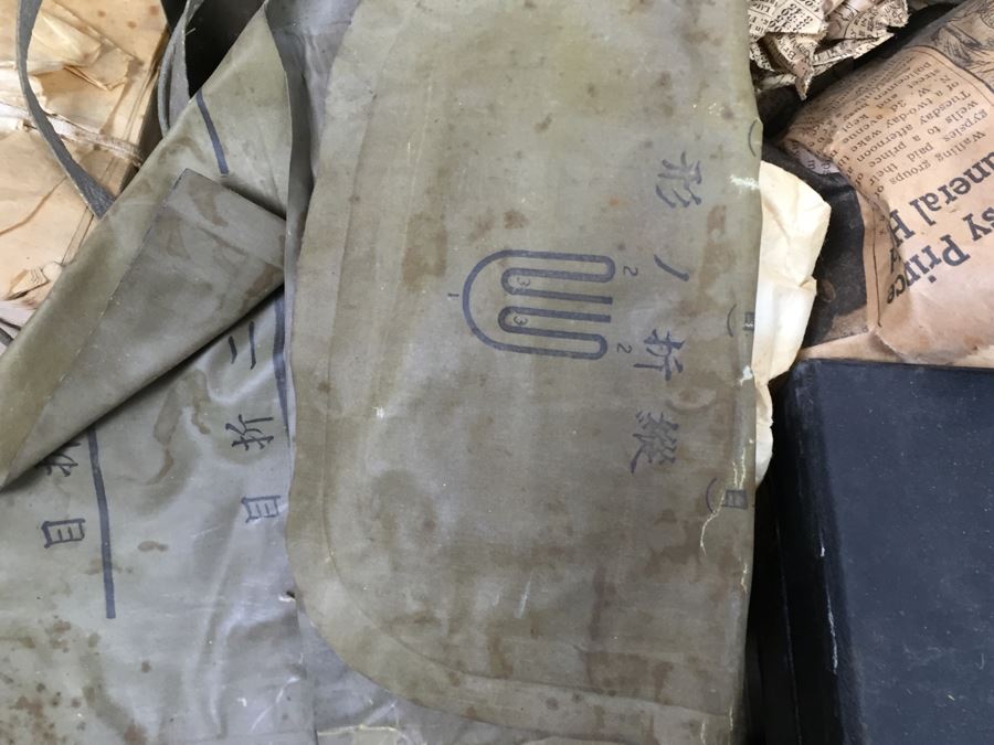 Historical World War II Military Medical Trunk With Japanese Writing Filled With Medical Supplies And Accessories Including Japanese Drugs [Photo 34]
