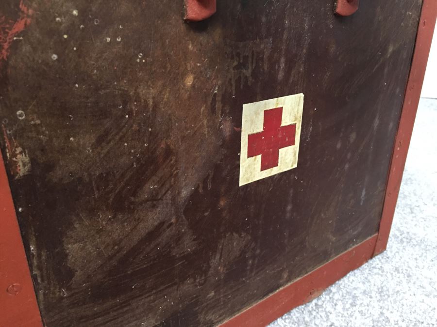 Historical World War II Military Medical Trunk With Japanese Writing Filled With Medical Supplies And Accessories Including Japanese Drugs [Photo 7]