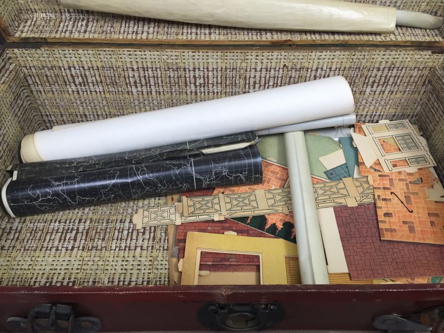 Old Vintage Trunk With Some Items Maps [Photo 16]