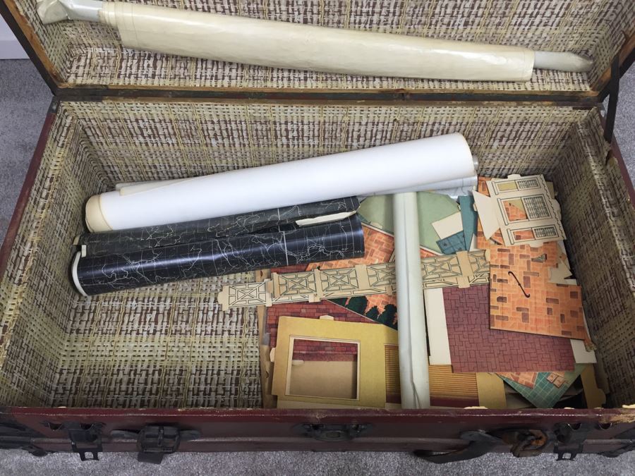 Old Vintage Trunk With Some Items Maps [Photo 17]