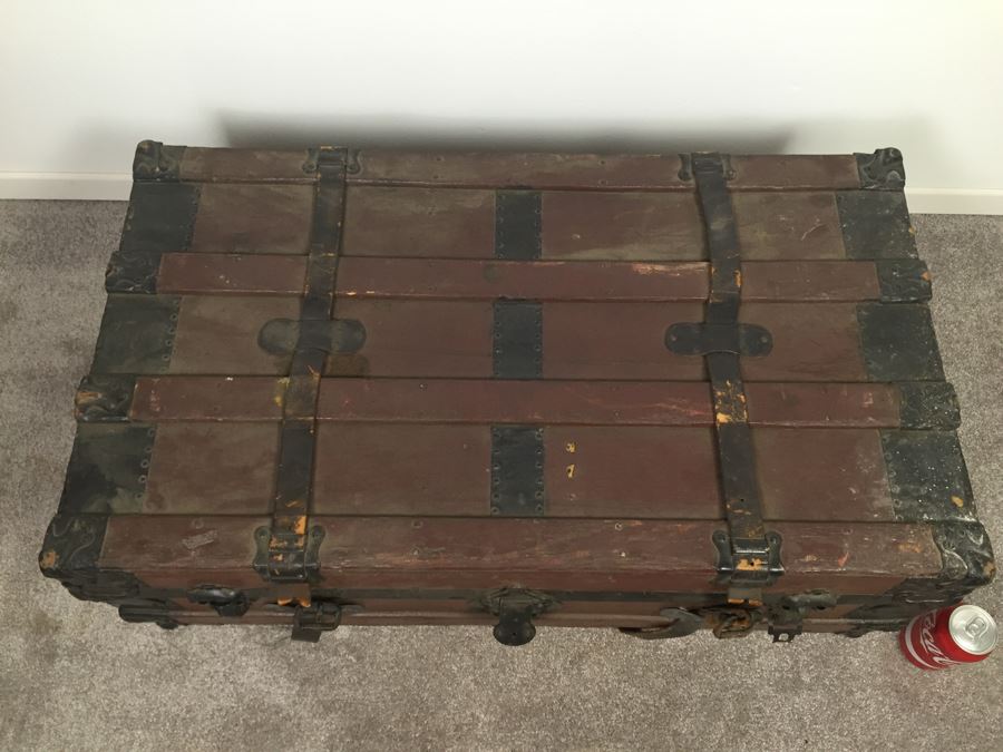Old Vintage Trunk With Some Items Maps [Photo 11]