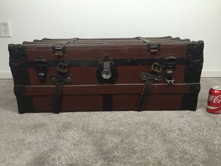 Old Vintage Trunk With Some Items Maps [Photo 4]