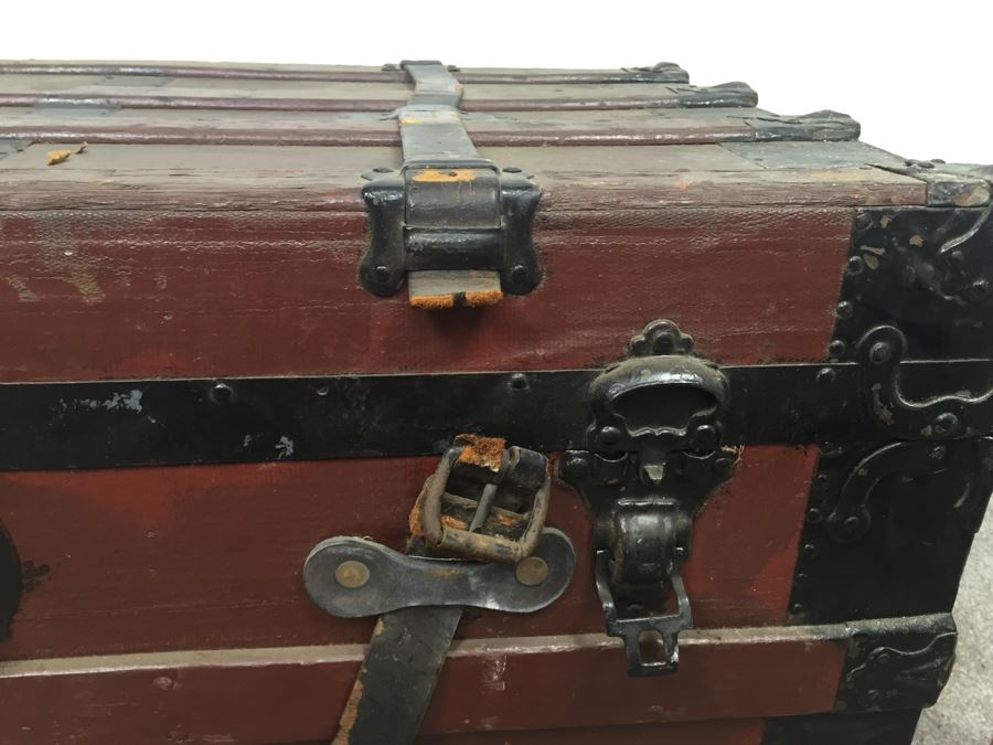 Old Vintage Trunk With Some Items Maps [Photo 5]