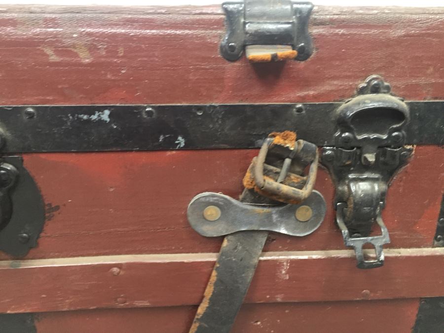 Old Vintage Trunk With Some Items Maps [Photo 7]