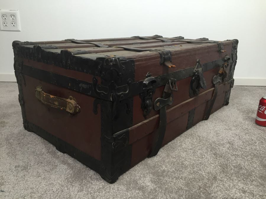 Old Vintage Trunk With Some Items Maps [Photo 2]