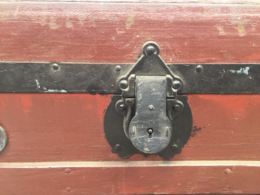 Old Vintage Trunk With Some Items Maps [Photo 8]