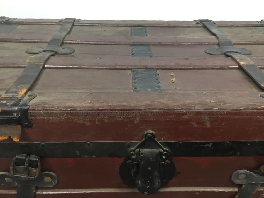 Old Vintage Trunk With Some Items Maps [Photo 10]
