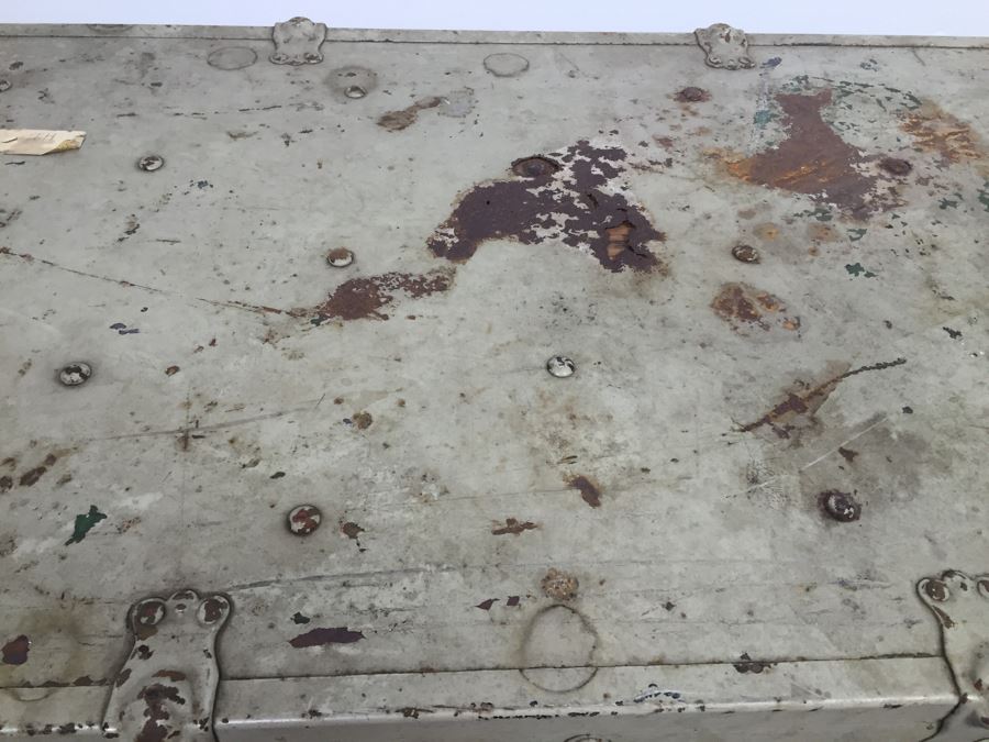 Vintage Trunk Painted Light Green [Photo 5]