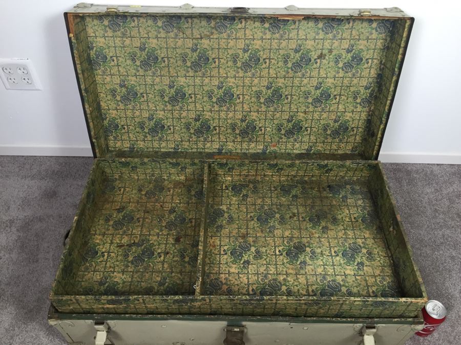 Vintage Trunk Painted Light Green [Photo 9]
