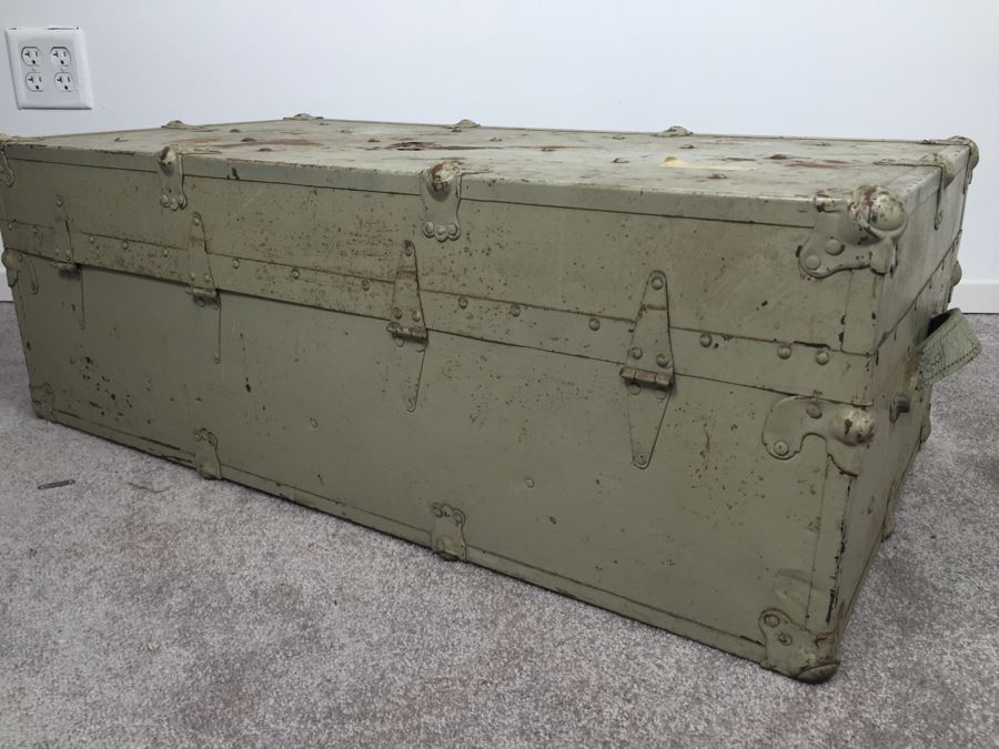 Vintage Trunk Painted Light Green [Photo 7]