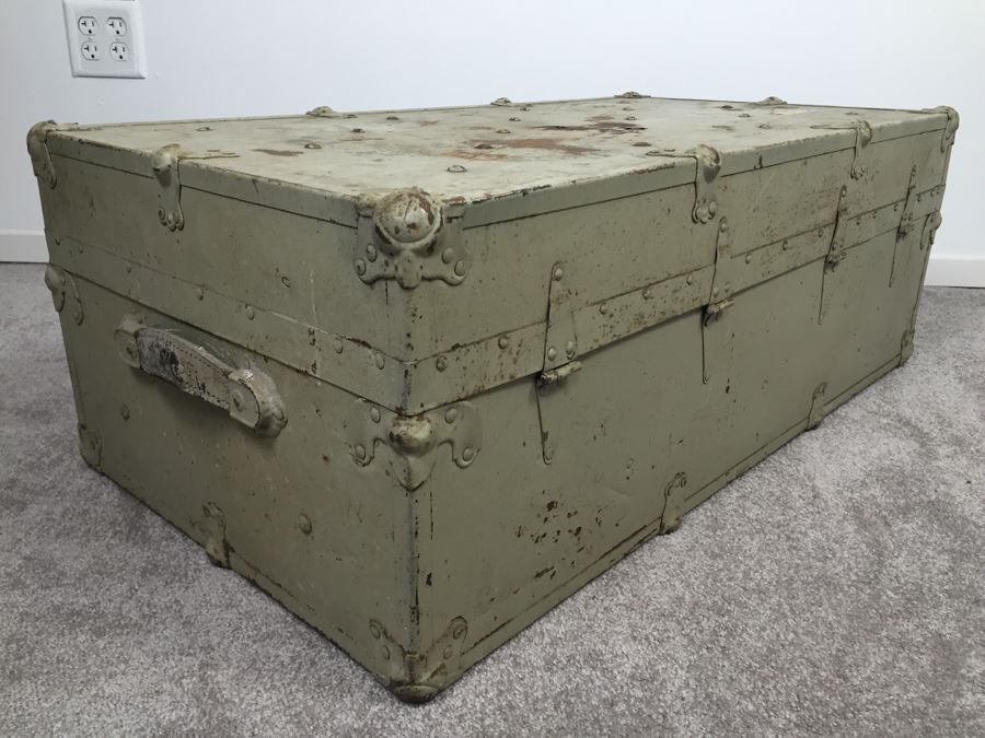 Vintage Trunk Painted Light Green [Photo 6]