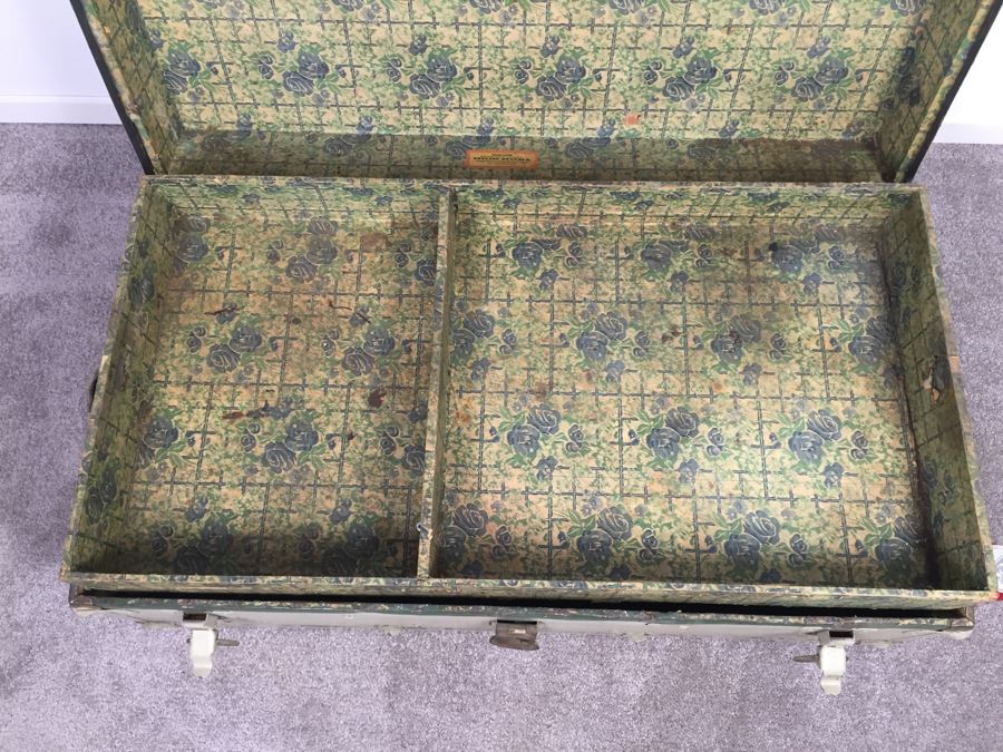 Vintage Trunk Painted Light Green [Photo 3]