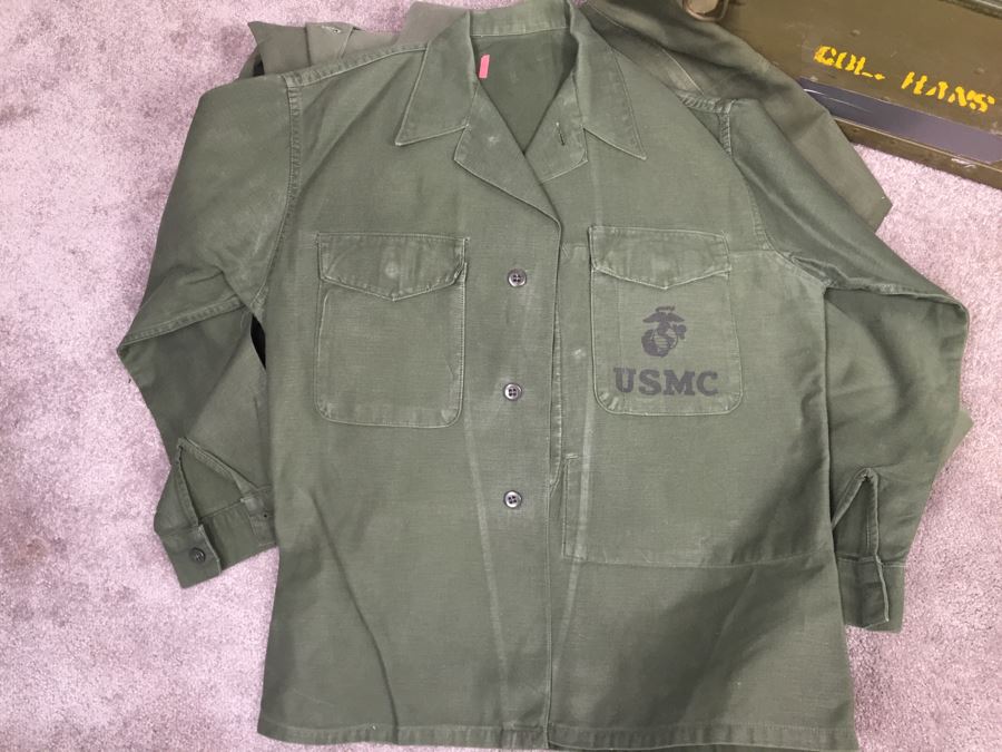 Vintage USMC Military Foot Locker Trunk Filled With Period Military Clothes And Other Items [Photo 25]