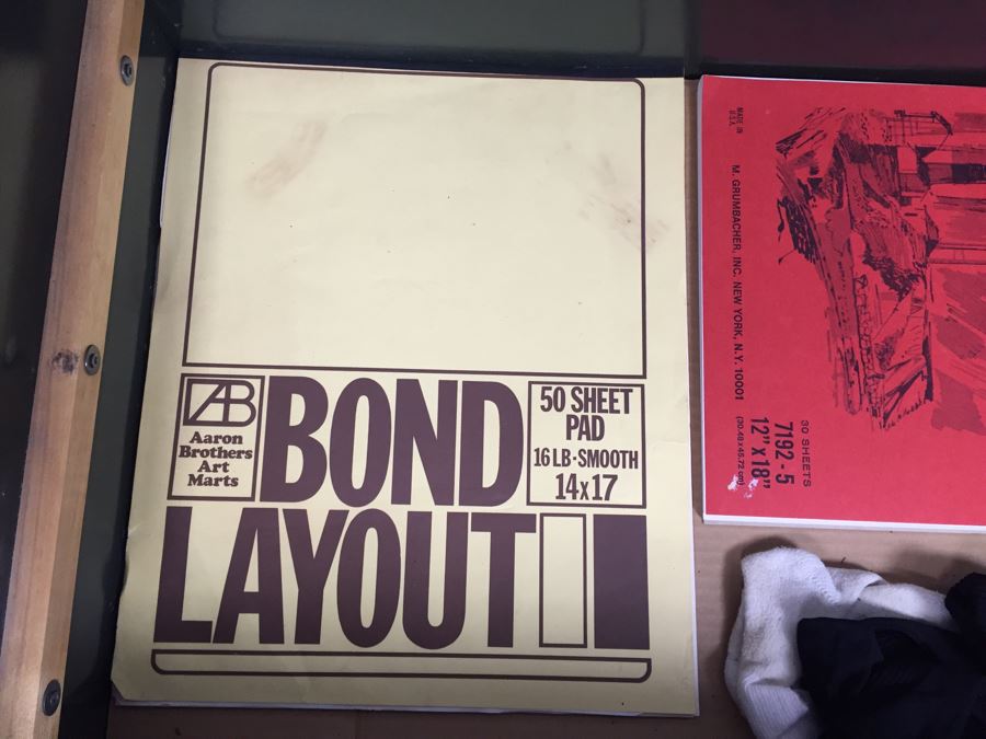 Vintage USMC Military Foot Locker Trunk Filled With Period Military Clothes And Other Items [Photo 24]