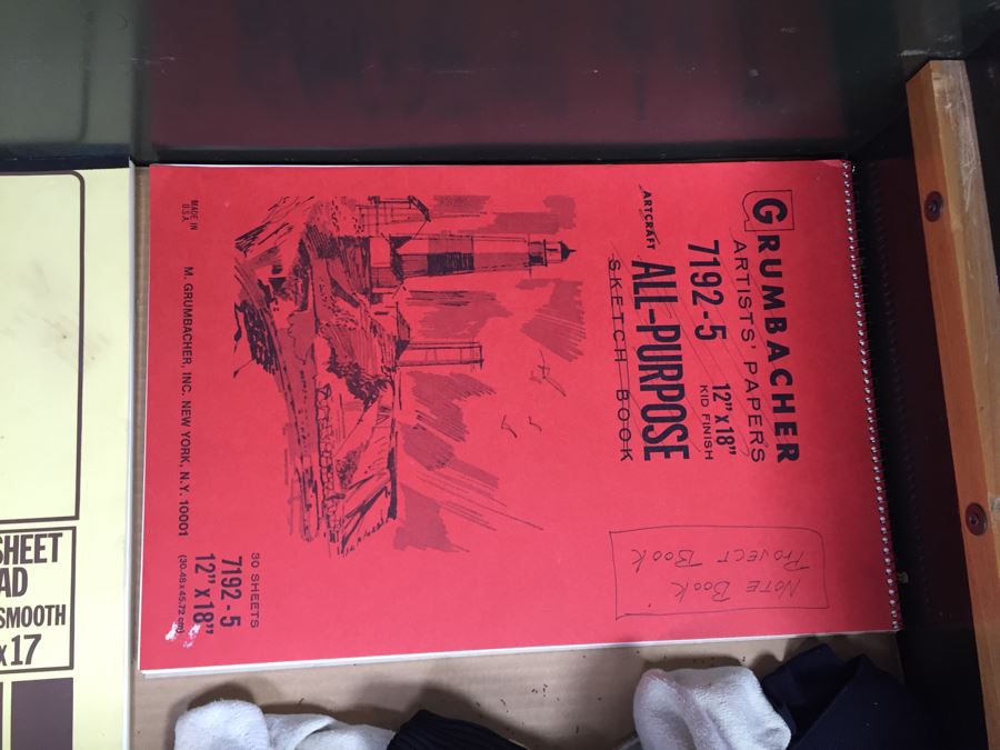 Vintage USMC Military Foot Locker Trunk Filled With Period Military Clothes And Other Items [Photo 23]