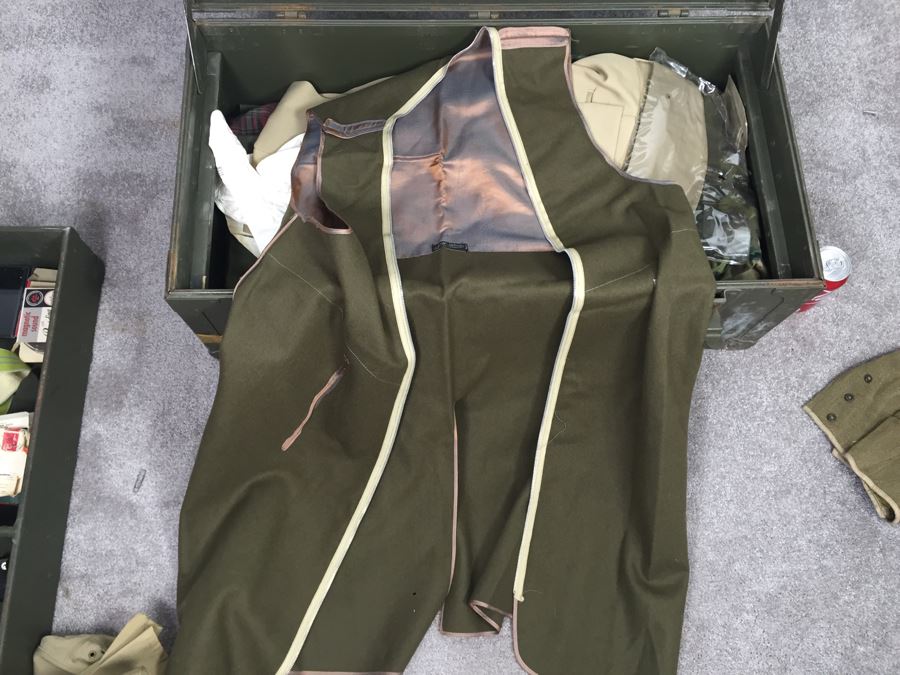 Vintage 1949 Doehler Metal Products Corp New York USMC Military Foot Locker Trunk Filled With Military Clothes And Other Items [Photo 31]