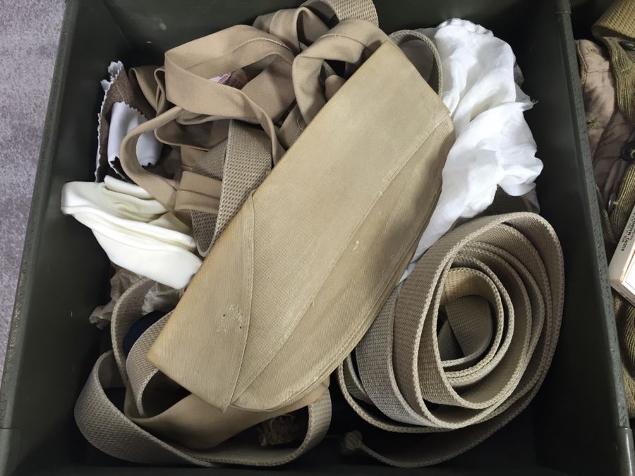 Vintage 1949 Doehler Metal Products Corp New York USMC Military Foot Locker Trunk Filled With Military Clothes And Other Items [Photo 14]