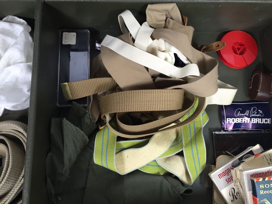 Vintage 1949 Doehler Metal Products Corp New York USMC Military Foot Locker Trunk Filled With Military Clothes And Other Items [Photo 21]