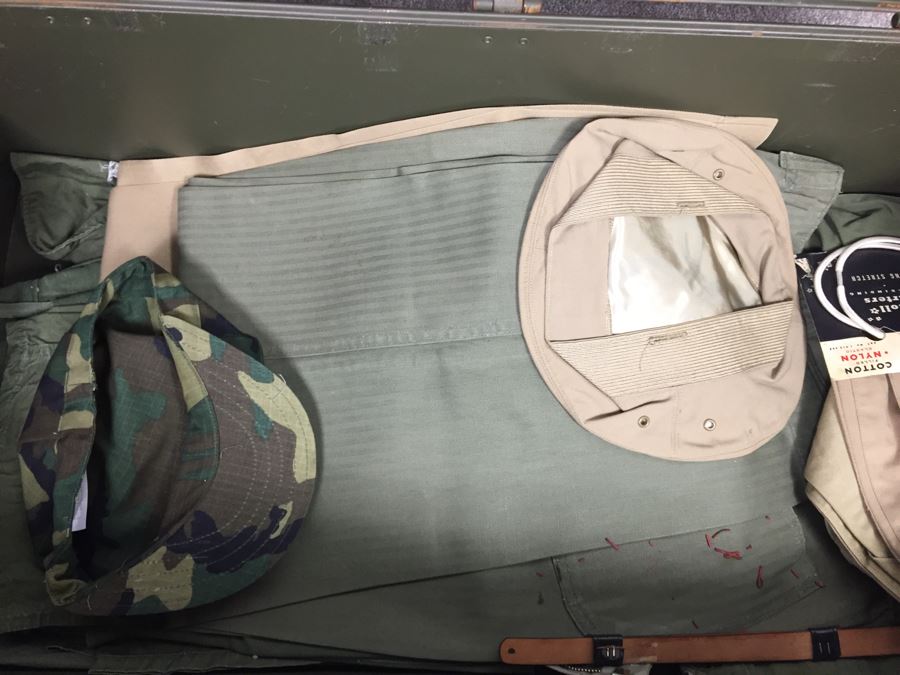 Vintage 1949 Doehler Metal Products Corp New York USMC Military Foot Locker Trunk Filled With Military Clothes And Other Items [Photo 38]