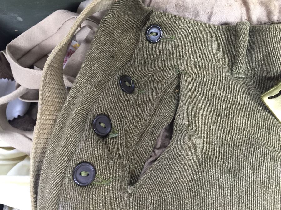 Vintage 1949 Doehler Metal Products Corp New York USMC Military Foot Locker Trunk Filled With Military Clothes And Other Items [Photo 18]