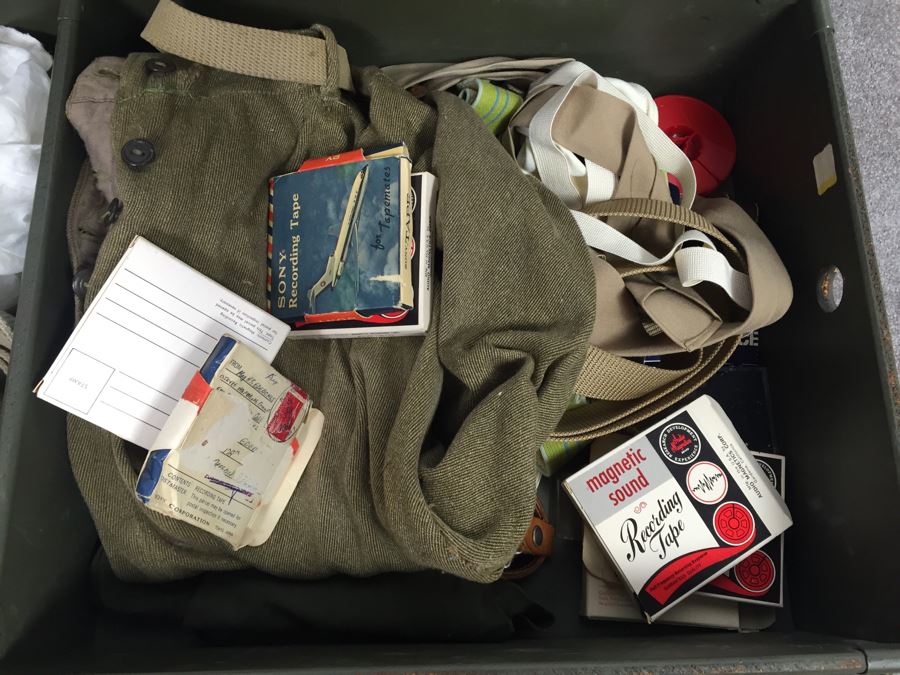 Vintage 1949 Doehler Metal Products Corp New York USMC Military Foot Locker Trunk Filled With Military Clothes And Other Items [Photo 15]