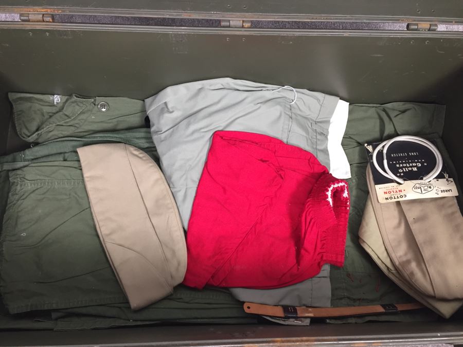 Vintage 1949 Doehler Metal Products Corp New York USMC Military Foot Locker Trunk Filled With Military Clothes And Other Items [Photo 39]