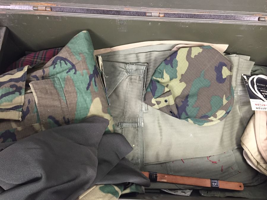 Vintage 1949 Doehler Metal Products Corp New York USMC Military Foot Locker Trunk Filled With Military Clothes And Other Items [Photo 36]