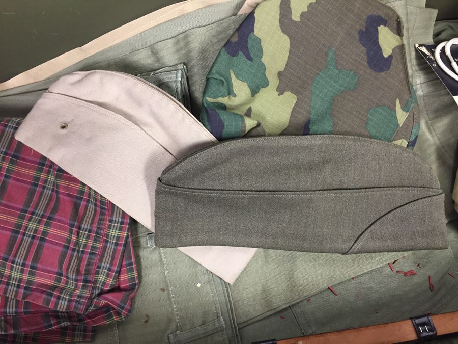 Vintage 1949 Doehler Metal Products Corp New York USMC Military Foot Locker Trunk Filled With Military Clothes And Other Items [Photo 37]