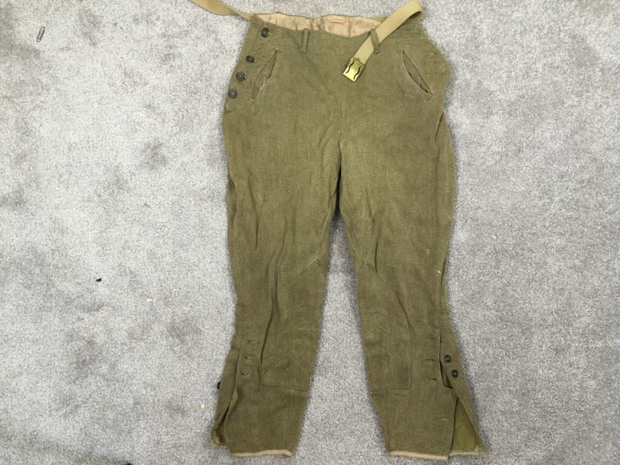 Vintage 1949 Doehler Metal Products Corp New York USMC Military Foot Locker Trunk Filled With Military Clothes And Other Items [Photo 42]