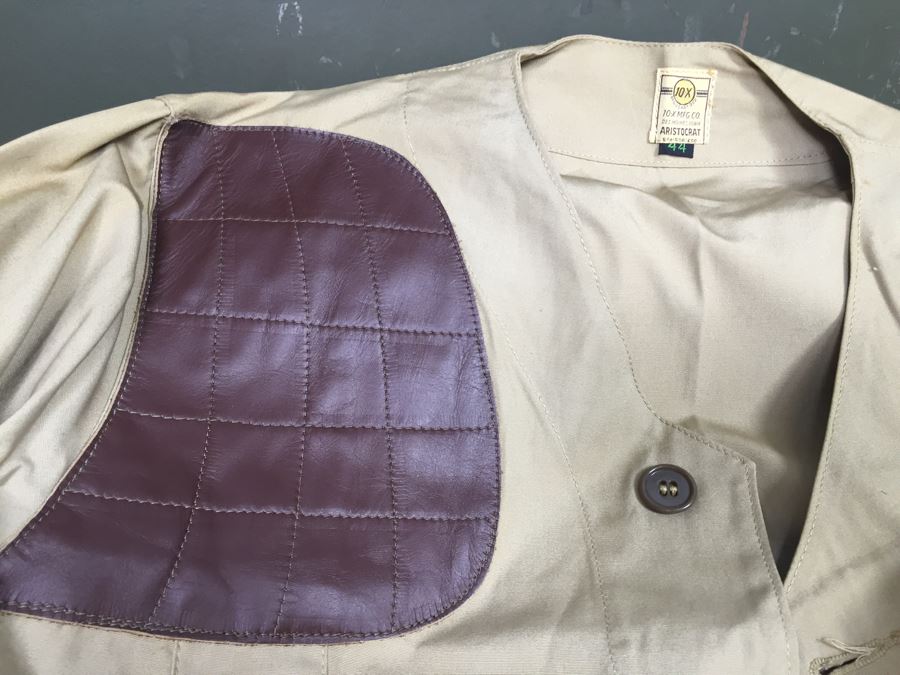 Vintage 1949 Doehler Metal Products Corp New York USMC Military Foot Locker Trunk Filled With Military Clothes And Other Items [Photo 29]