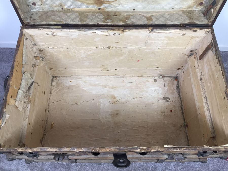 Vintage Steamer Trunk [Photo 15]