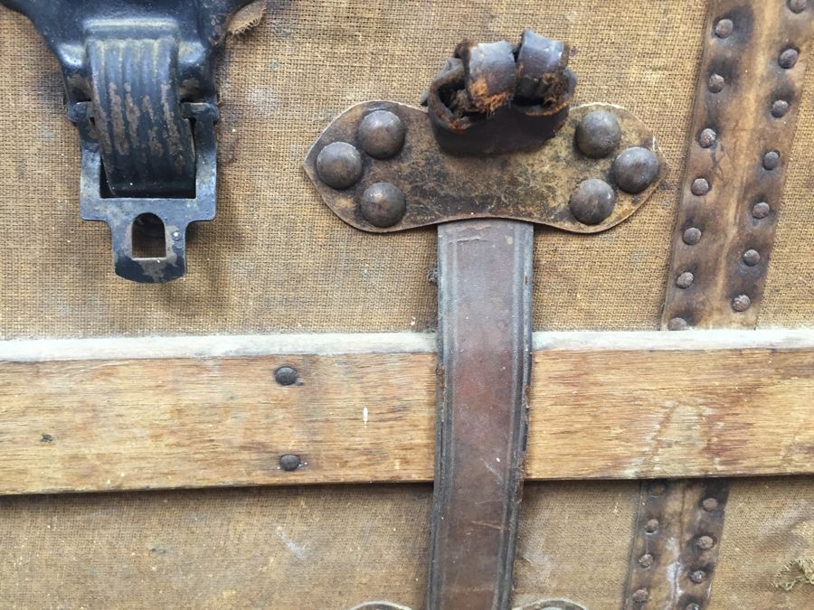 Vintage Steamer Trunk [Photo 8]